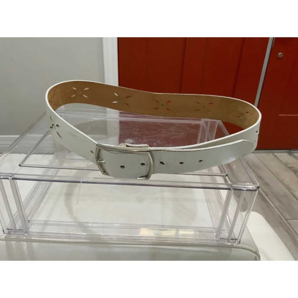Womens White Leather Floral Cutout Belt Silver Buckle Size Large 41 Inch